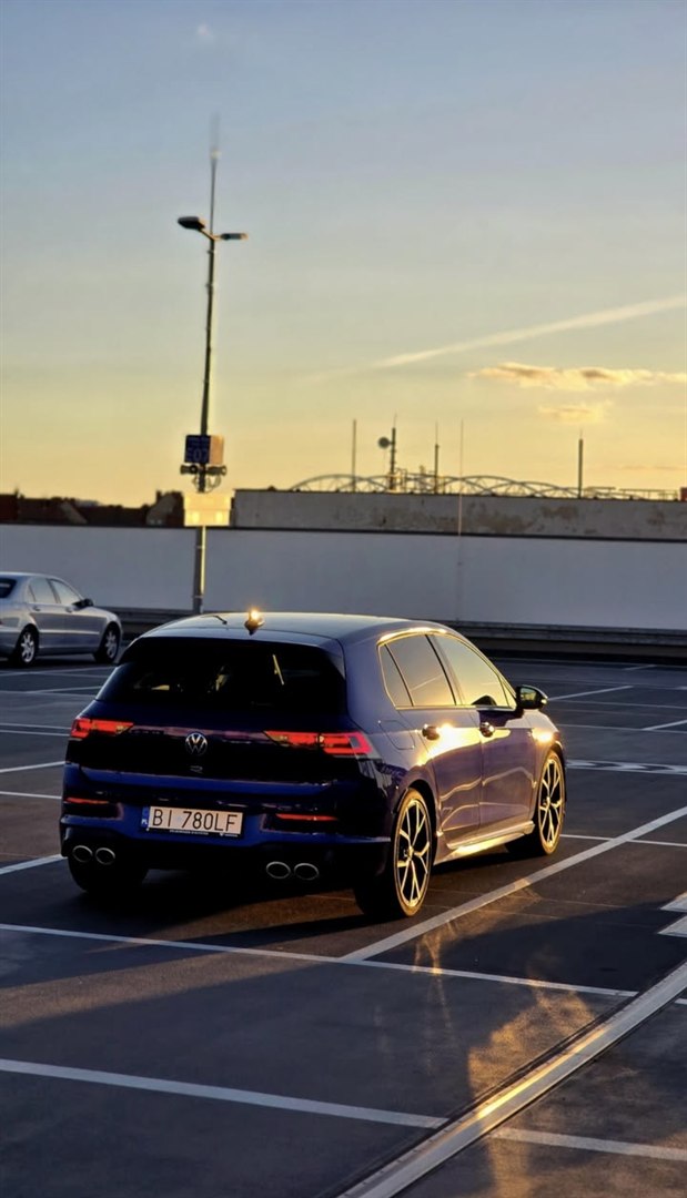 Mercedes-Benz C180, Toyota Mirai czy Golf R – jak wybrać auto